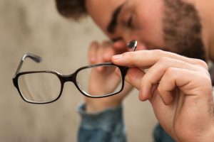 Tipps gegen Augenringe und glanzlose Augen Augenflimmern