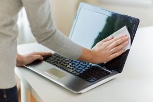 Laptop Bildschirm reinigen