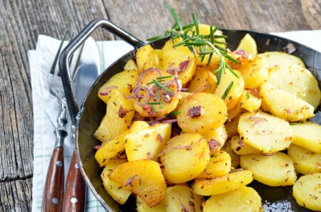 Gekochte Kartoffeln geben leckere Bratkartoffeln ab.