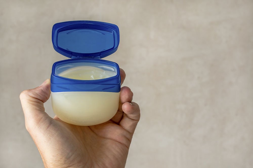 © lenshiker / stock.adobe.com Ceranfeld mit Vaseline versiegeln