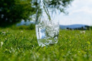 Ist destilliertes Wasser genießbar?