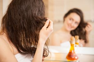 Glanzlose und spröde Haare – 3 Tipps fettige Haare Tipps