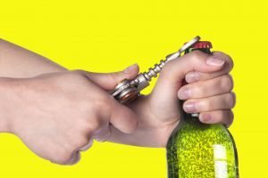 Flasche Gläser öffnen Trick