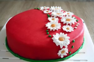 Torte mit Fondant überziehen – Anleitung und Tipps Fondanttorten
