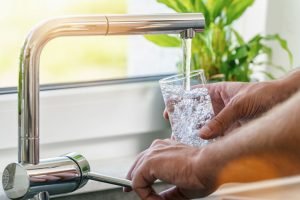 Leitungswasser trinken? Der günstigste Durstlöscher kommt aus dem Hahn! Leitungswasser trinken