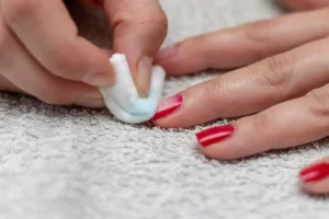Nagellack entfernen - Mit diesen Mitteln klappt es