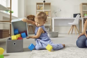 Ordnung im Kinderzimmer schaffen