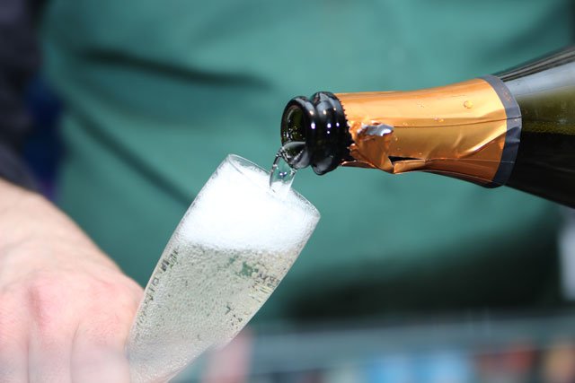 Sektflecken entfernen Sektflecken entfernen