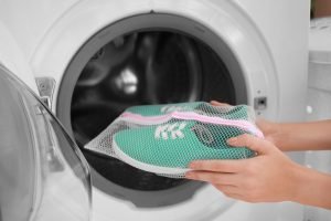 Sneaker pflegen – Anleitung & Tipps für eine höhere Lebensdauer der Schuhe Sneaker pflegen - Tipps & Anleitung