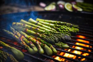 Kulinarische Entdeckungsreise mit gegrilltem Spargel.