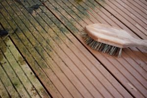Terrassenbelag reinigen