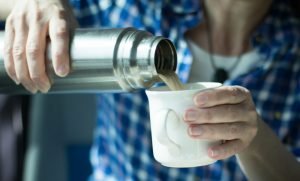 Thermoskanne reinigen – 4 Haushaltstipps Thermoskanne reinigen