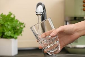 Wasser entkalken – 3 Möglichkeiten vorgestellt Wasser aus der Leitung