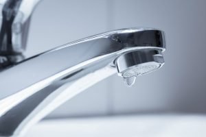 Wasserhahn tropft