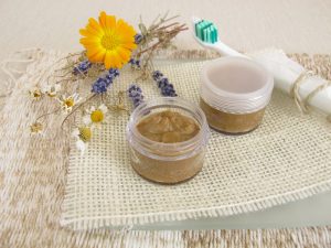 Zahnpasta selber machen – 5 einfache Rezepte für strahlend weiße Zähne Zahnpasta selber machen